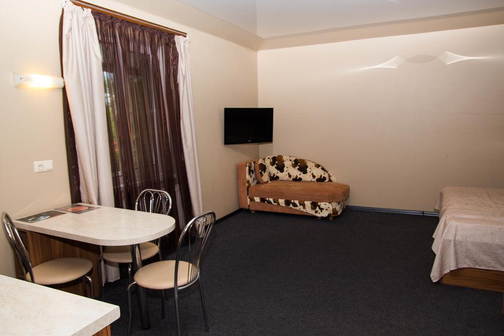 Yuzhniy Dvorik Aparthotel Oldenburg Bagian luar foto